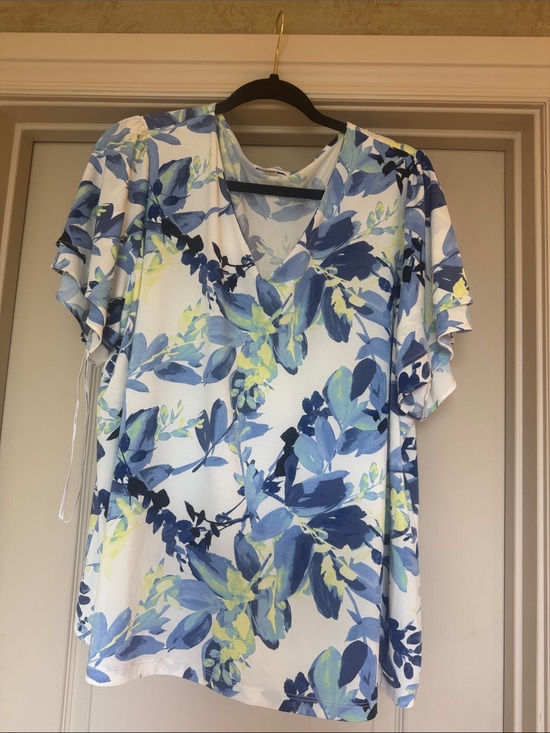 Calvin Klein Tops - Calvin Klein Blue and White Floral V-Neck Flutter Sleeve Top
